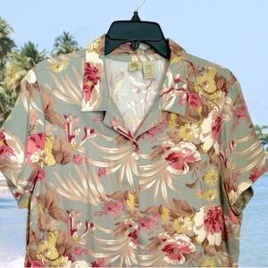 ISLANDER HAWAIIAN SHIRT. WOMENS BUTTON UP TROPICAL SHORT SLEEVE SHIRT. LIKE NEW